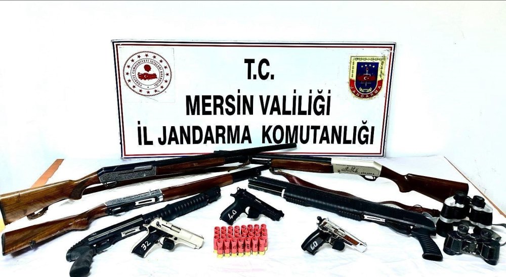 Silah kaçakçıları jandarma engeline takıldı