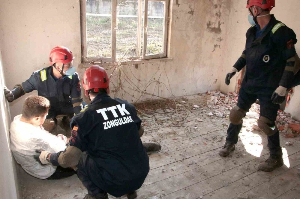 Zonguldak'ta geniş kapsamlı afet tatbikatı yapıldı