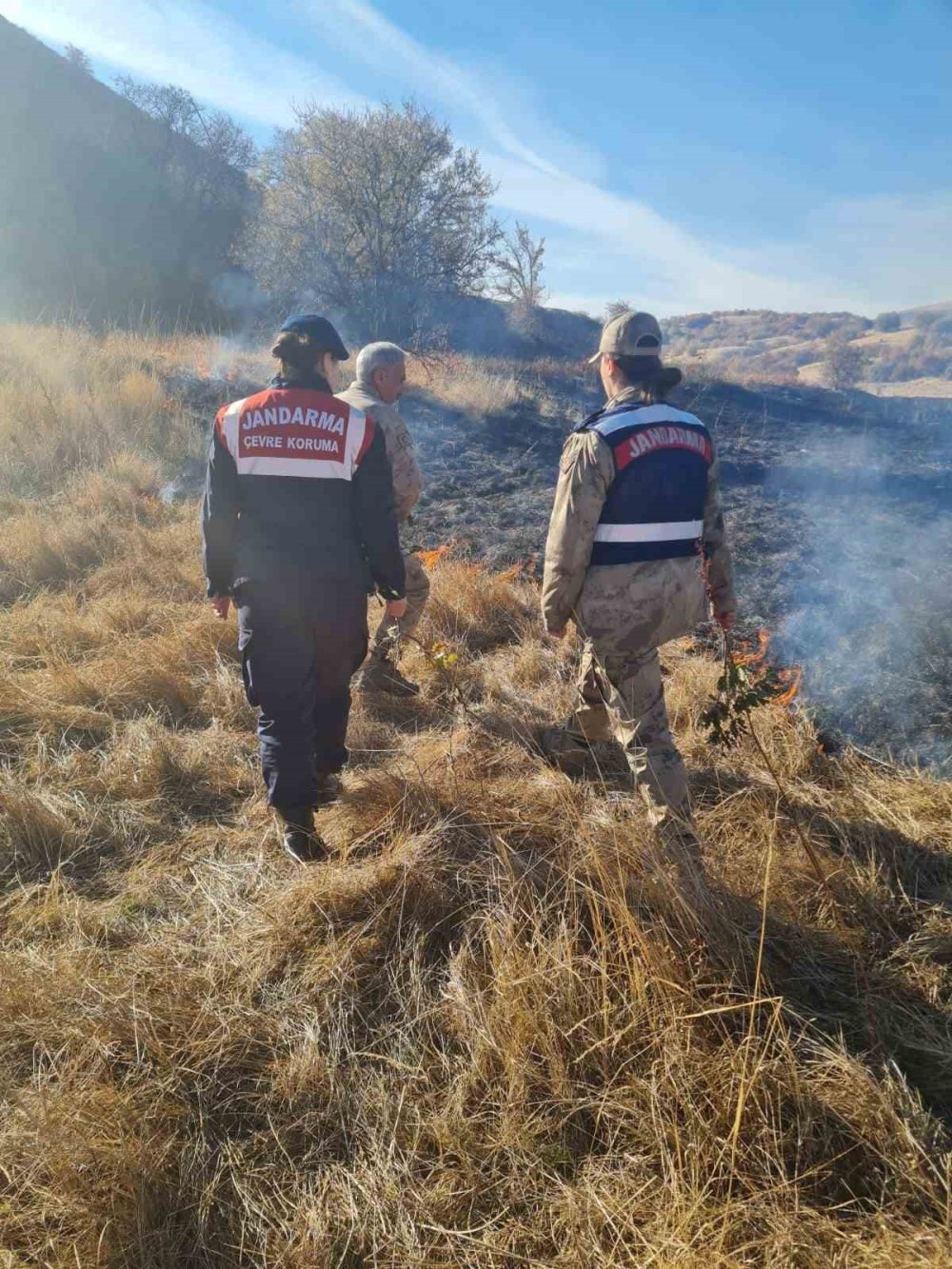 Elazığ’da kuru ot yangını meydana geldi