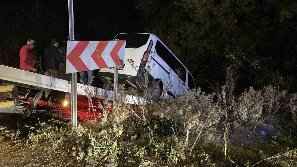 Kontrolünü kaybetti dere yatağına uçtu