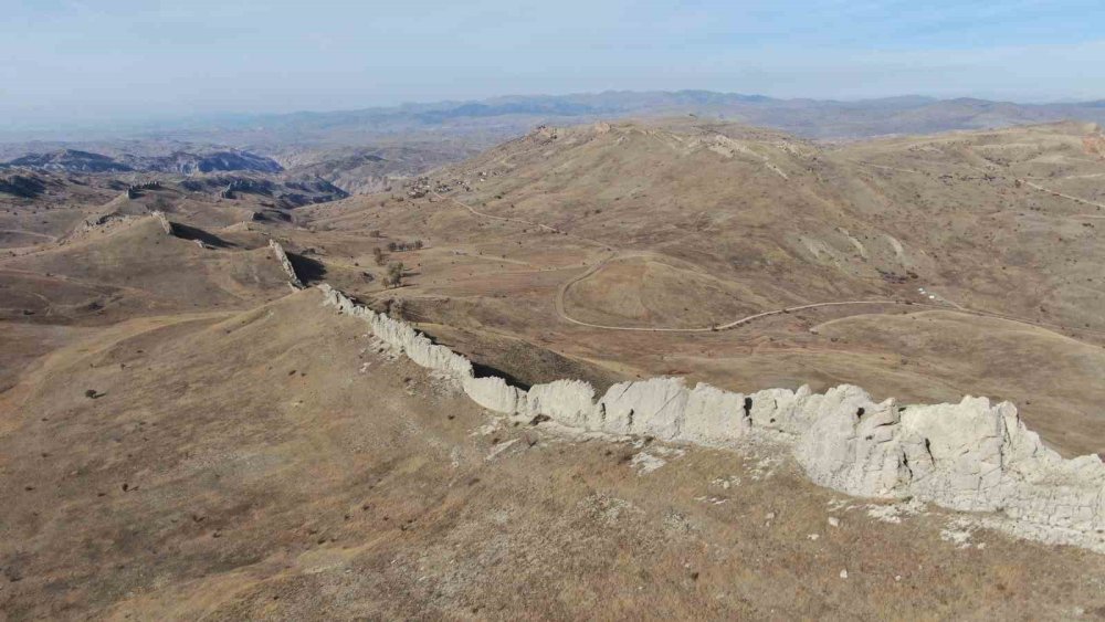 Sivas’ta keşfedilmeyi bekliyor: Dinozor sırtını andırıyor