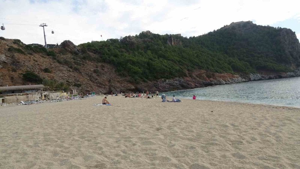 Alanya’da kasım ortasında deniz keyfi