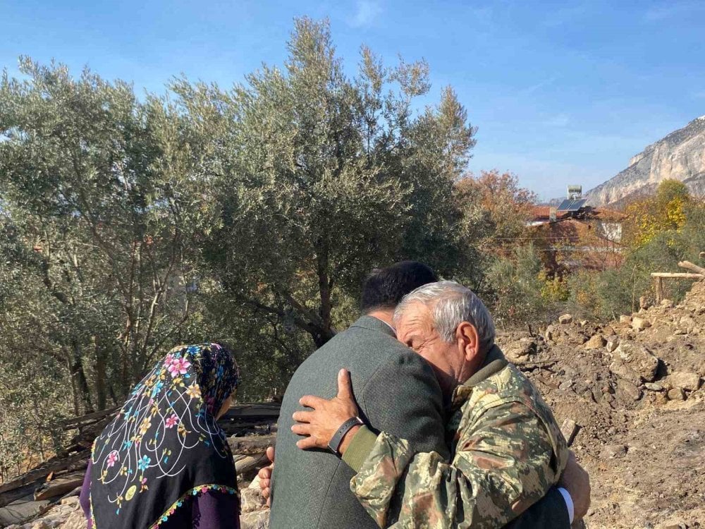 Bilecik’te evi yanan aileye yardım eli uzatıldı