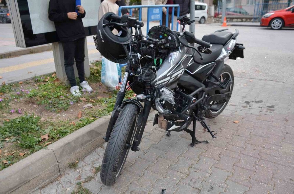 Bilecik'te feci kaza: Otomobil ile motosikletin çarpışması sonucu 1 kişi yaralandı