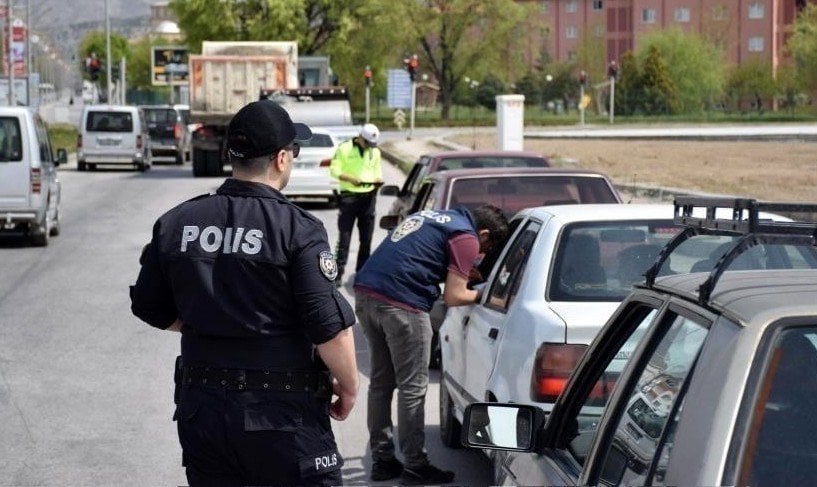 Erzincan'da trafik uygulaması! Erzincan polisinden yüzde yüze yakın başarı