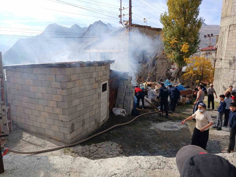 Hakkari'de tandır evinde yangın