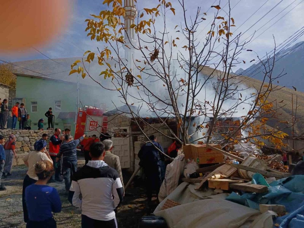 Hakkari'de tandır evinde yangın