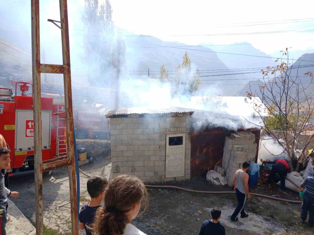 Hakkari'de tandır evinde yangın