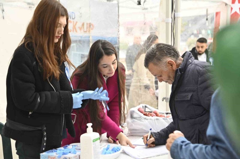 Manisa’da diyabet gününde şeker ölçümü yapıldı