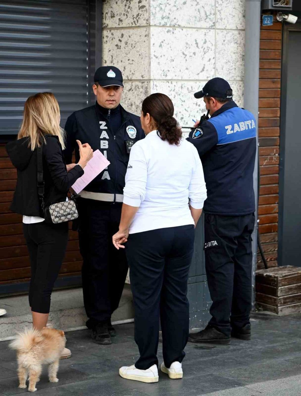 Yere çöp ve izmarit atanlara ceza yağıyor