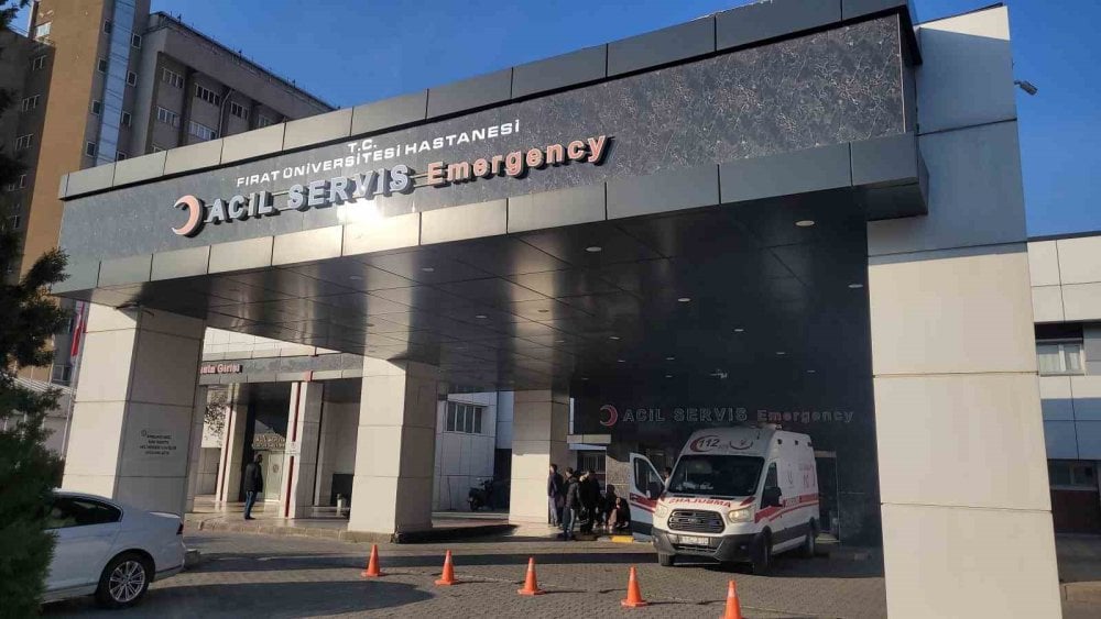 Elazığ’da inanılmaz olay: Operatör lavaboya gitti, kepçeyi çalıştırmak isteyen 2 genç yaşamını yitirdi