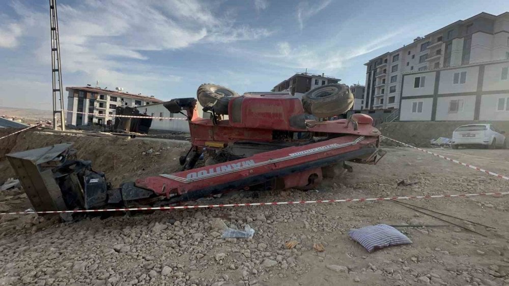 Elazığ’da inanılmaz olay: Operatör lavaboya gitti, kepçeyi çalıştırmak isteyen 2 genç yaşamını yitirdi