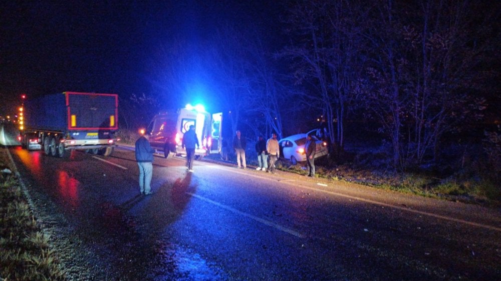 Kastamonu’da feci kaza! İki otomobil çarpıştı: 3 yaralı