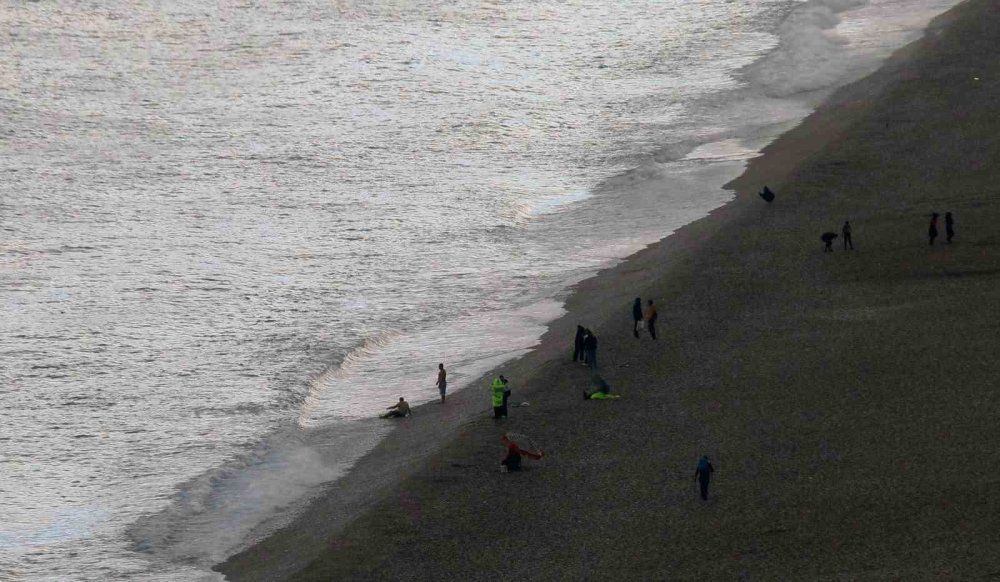 Antalya'da 4 saatte 3 mevsimi yaşadı: Kar, yağmur, güneş