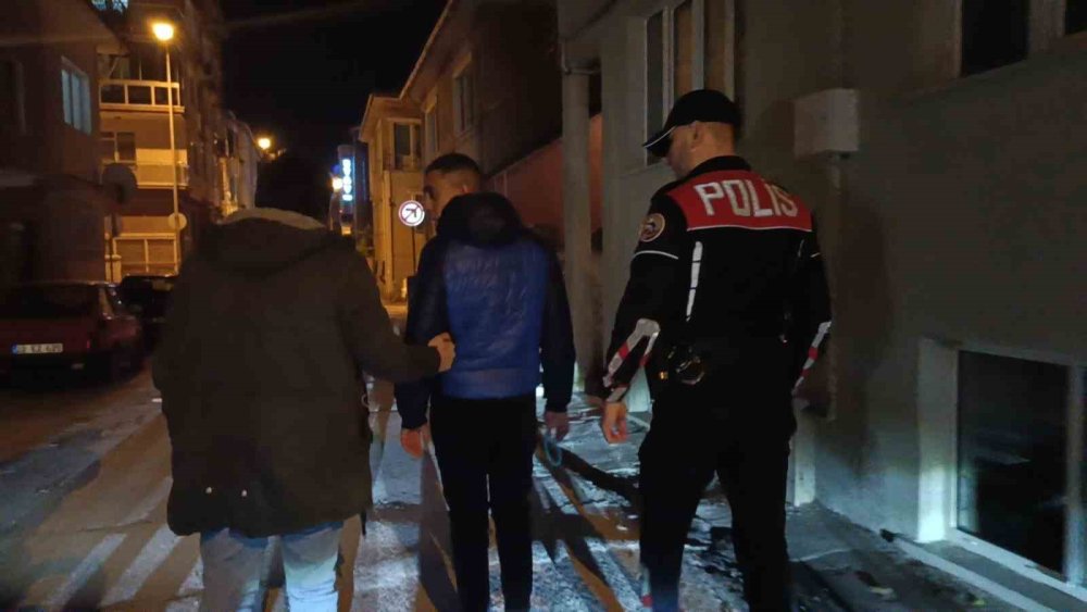 Edirne’de nefes kesen operasyonda17 kaçak göçmen ve 1 FETÖ şüphelisi yakalandı