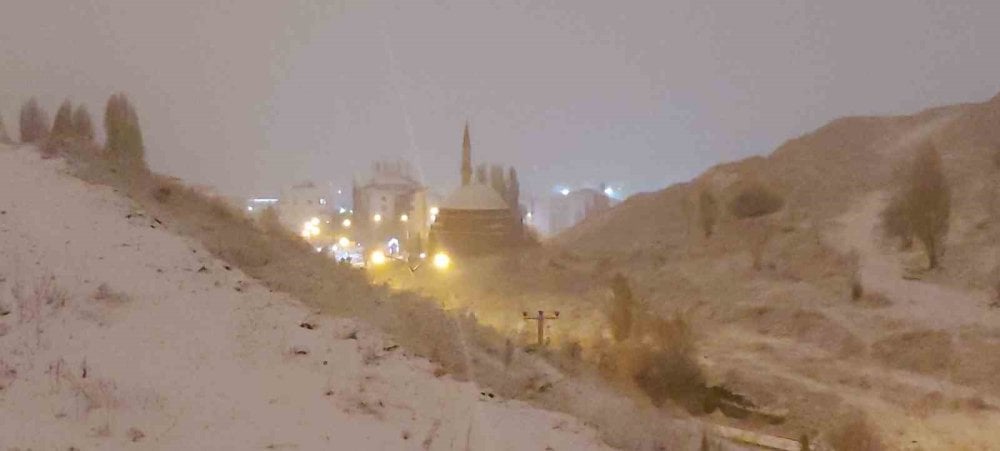 Erzurum’da kar yağışı etkili oldu