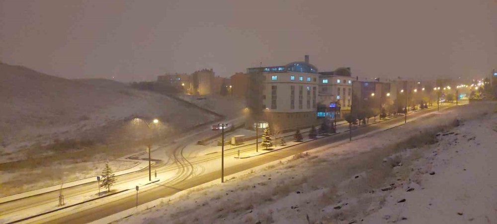 Erzurum’da kar yağışı etkili oldu