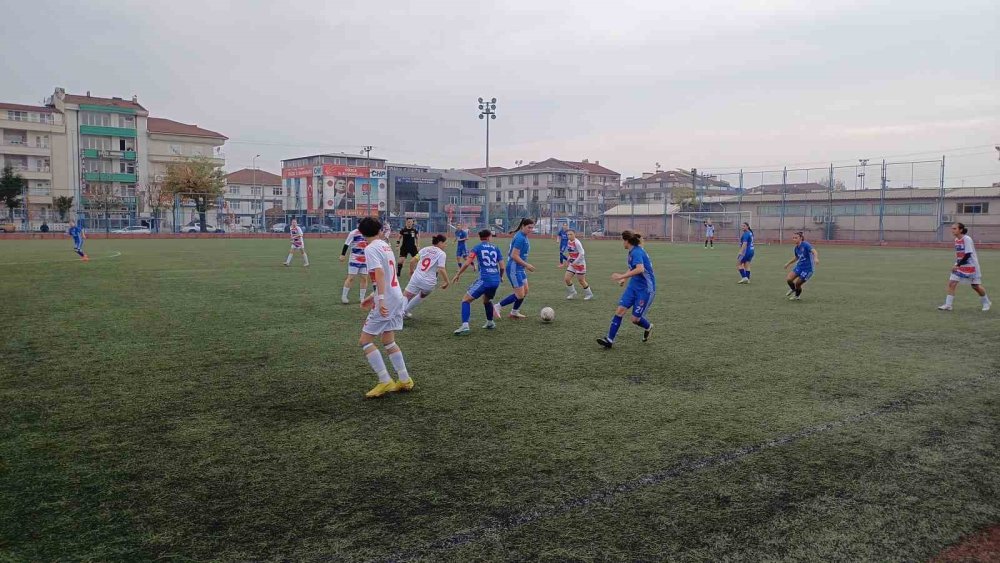 Kadın futbolcular İsrail ve insanlığa çağrı yaptılar