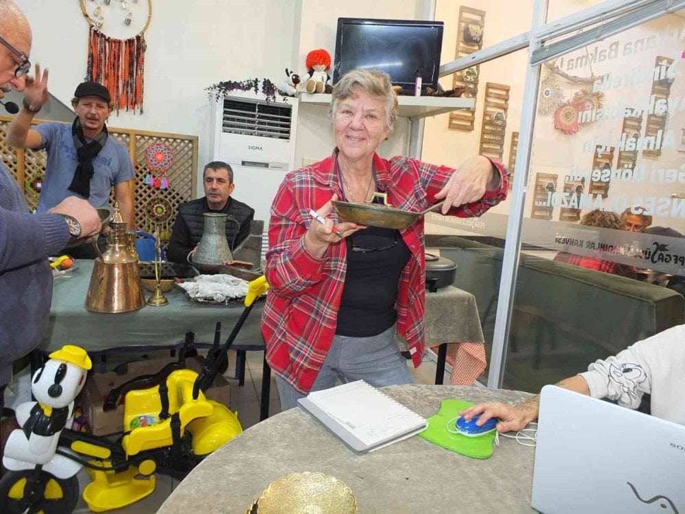 "Kadınlar Kahvehanesi" sosyal etkinlik merkezi haline geldi