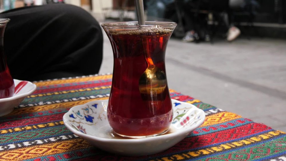 Türkiye'nin utanç tablosu... Emekliye yarım bardak çay 5 TL