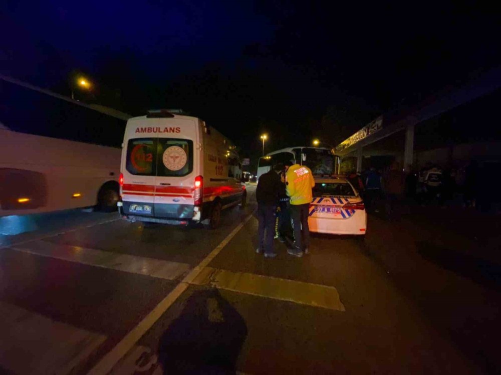 Antalya’da feci kaza: Tur otobüsü ile otomobil çarpıştı: 1 ölü