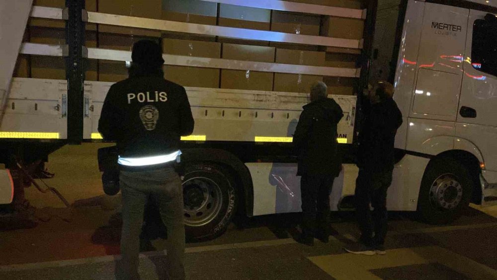 Emniyetin plaka tanıma sisteminde alarmı veren tır polisi harekete geçirdi