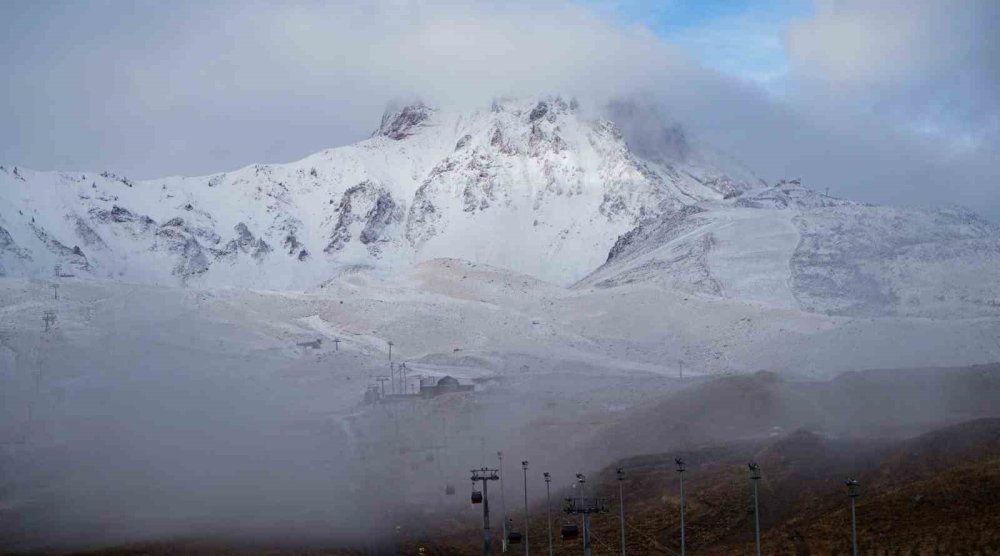 Erciyes'te iki mevsim bir arada: Sarı ve beyazın büyüleyici uyumu