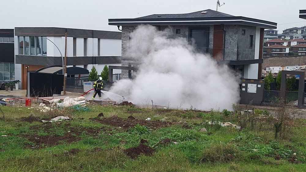 Kocaeli’de korku dolu anlar: İş makinası doğalgaz borusunu deldi