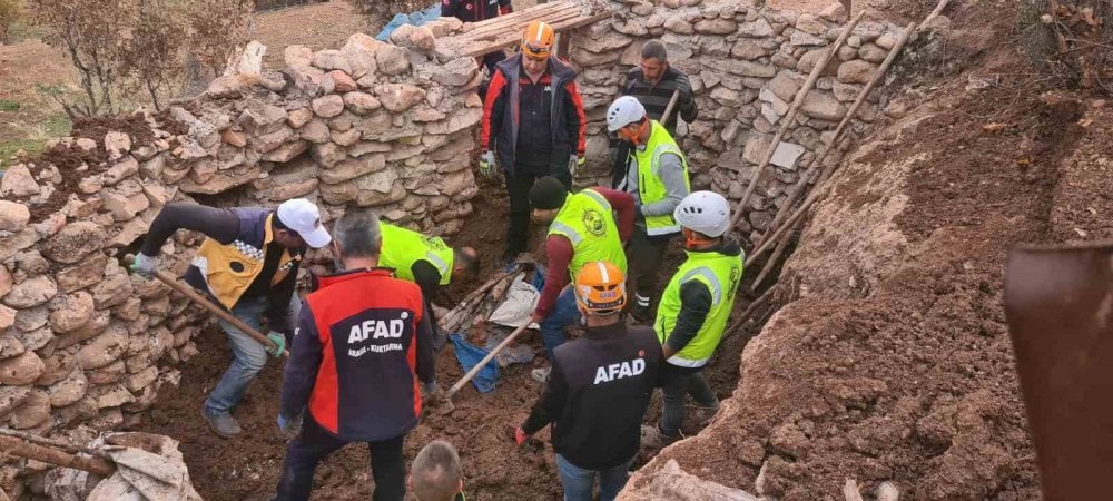 Siirt’te korkunç olay! Ahırın tavanı çöktü