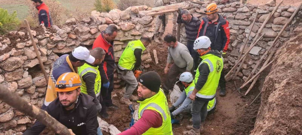 Siirt’te korkunç olay! Ahırın tavanı çöktü