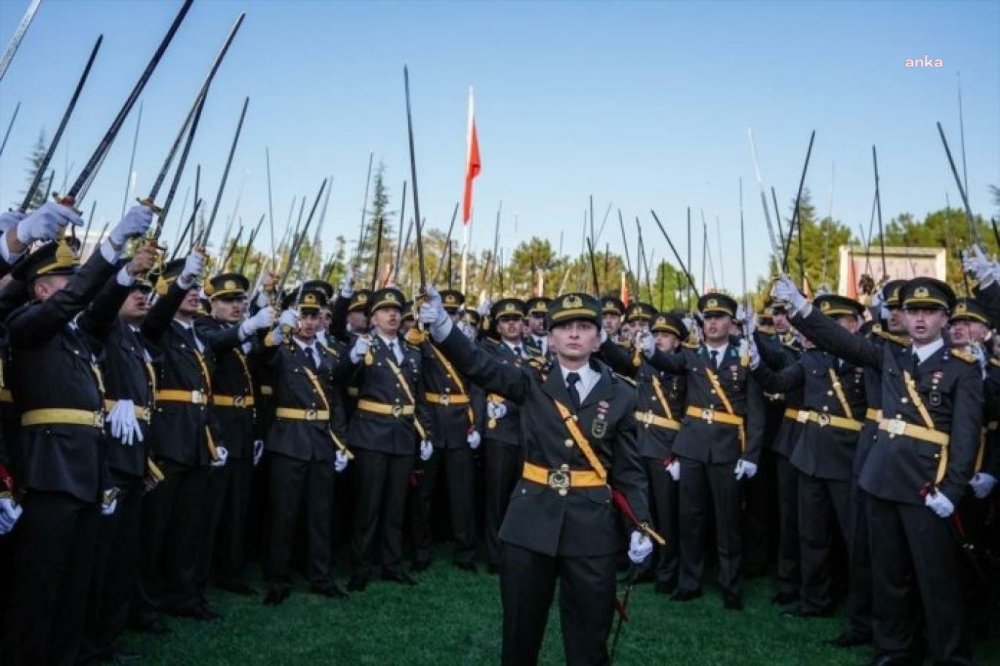 Teğmen Ebru Eroğlu ve İzzet Talip Akarsu'nun YDK'ya sevk edilmesine 52 baro başkanından ortak açıklama geldi