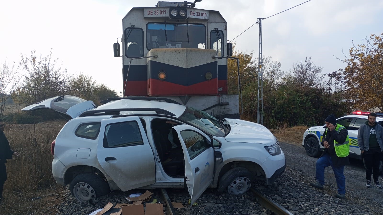 malatyada-hemzenin-gecitte-kaza-yuk-treni-otomobile-carpti-2-yarali-yenicag-4.jpg