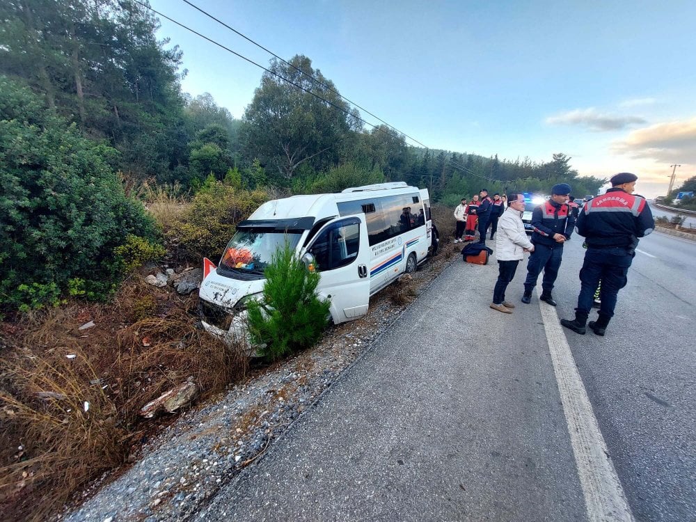 Bodrum’da yolcu minibüsü kaza yaptı: 8 Yaralı