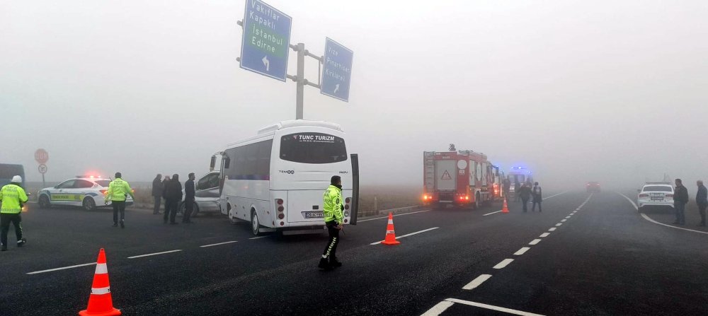 Tekirdağ’da sis kaza getirdi: İki minibüs çarpıştı: 4 yaralı