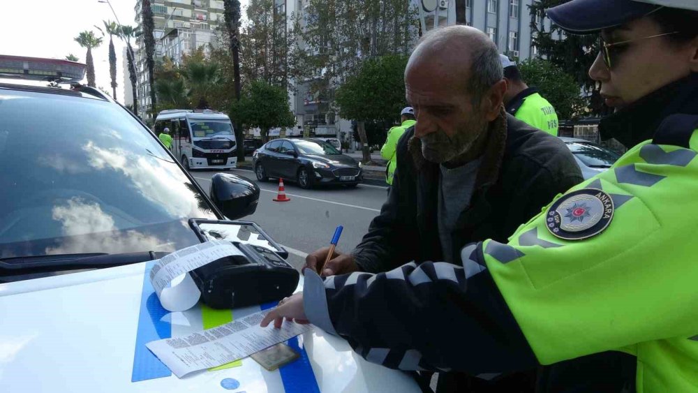 Yayalara yol vermediği için ceza yedi! Savunmasıyla şaşırttı