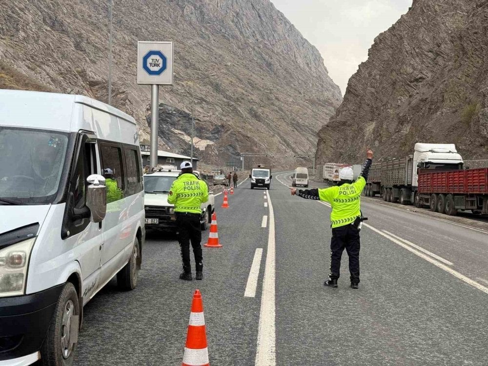 Hakkari'de kış lastiği zorunluluğu başlıyor