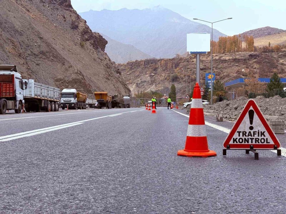 Hakkari’de radar ve hız kontrolü denetimi