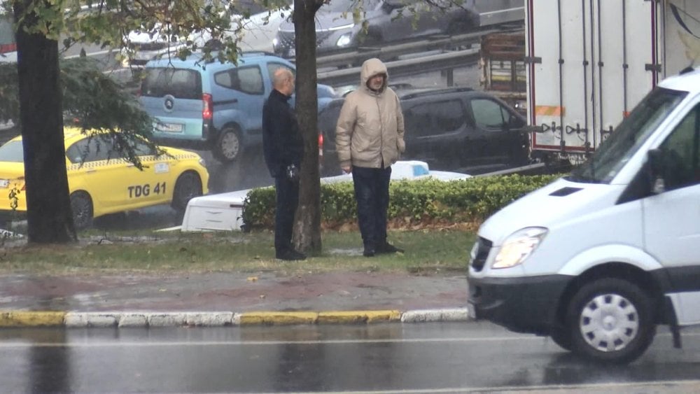 İstanbul'da sağanak yağış etkili oldu! Sürücüler de trafikte zorluk çekti