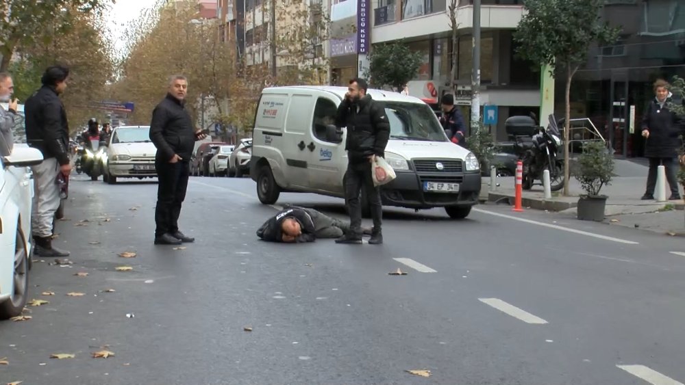 Kâğıthane’de motosiklet yayaya çarptı