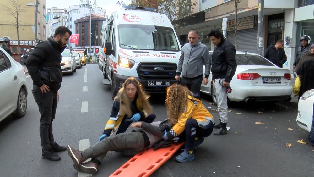 Kâğıthane’de motosiklet yayaya çarptı