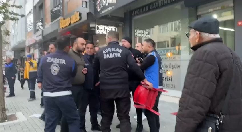 Avcılar’da esnaf ile zabıta arasında kaldırım kavgası