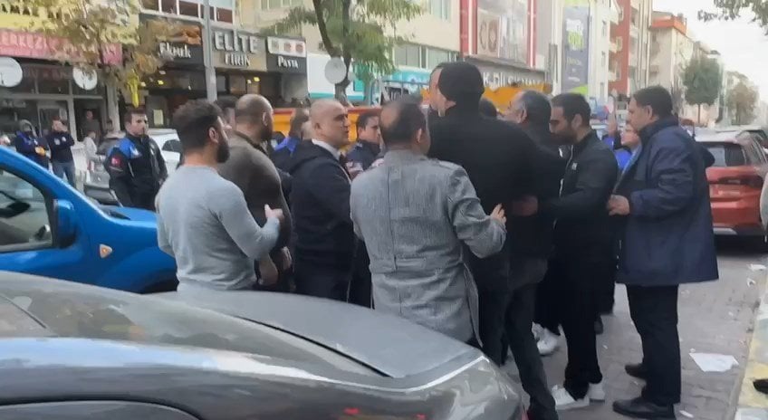 Avcılar’da esnaf ile zabıta arasında kaldırım kavgası