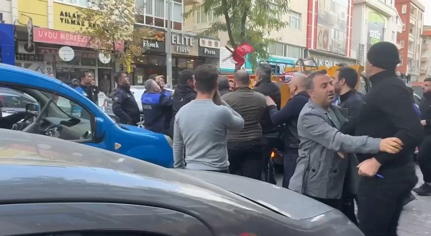 Avcılar’da esnaf ile zabıta arasında kaldırım kavgası