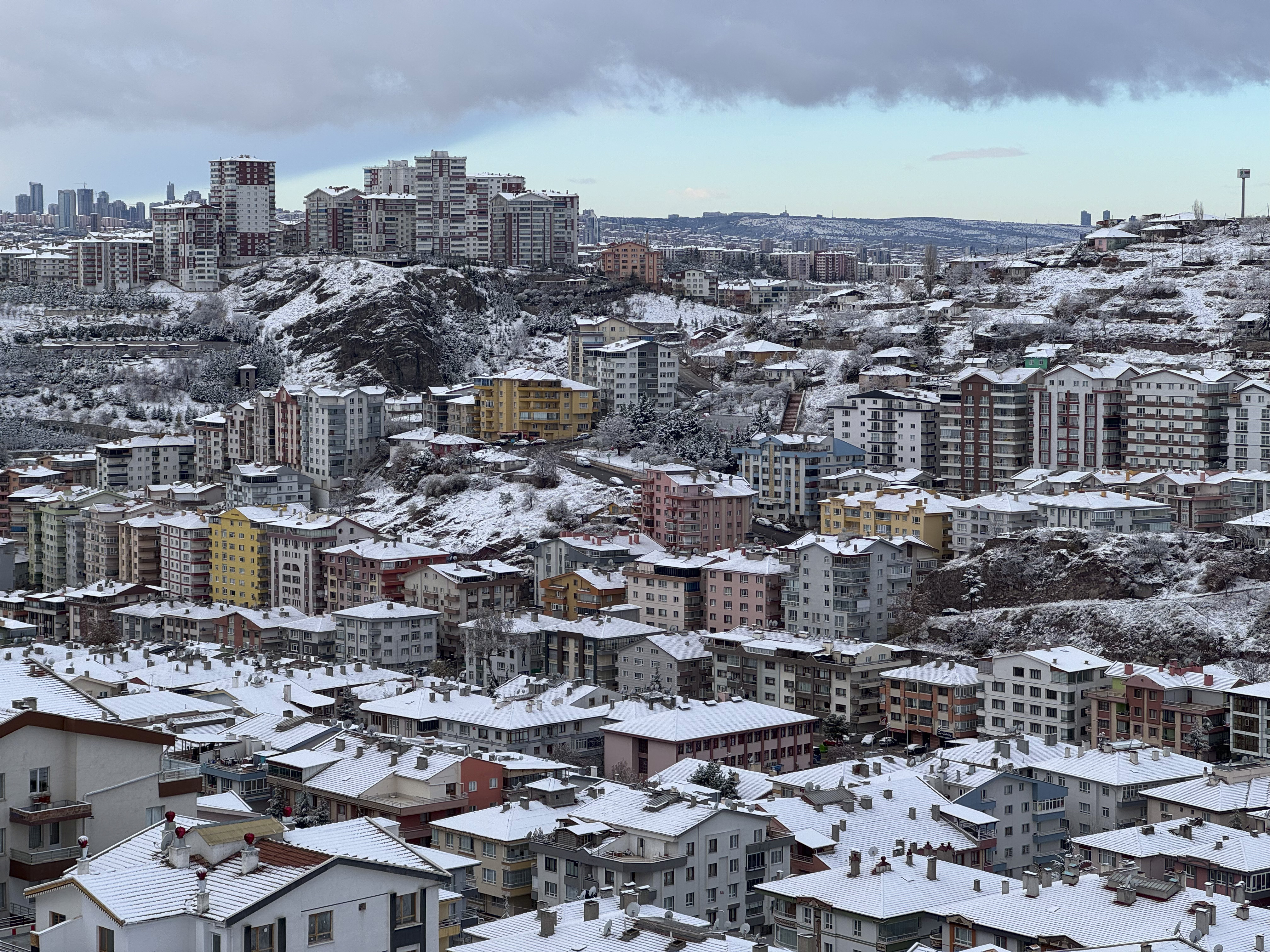 ankarada-kar-yagisi-her-yeri-beyaza-burudu-anitkabirden-muhtesem-fotograf-yenicag-29.jpg