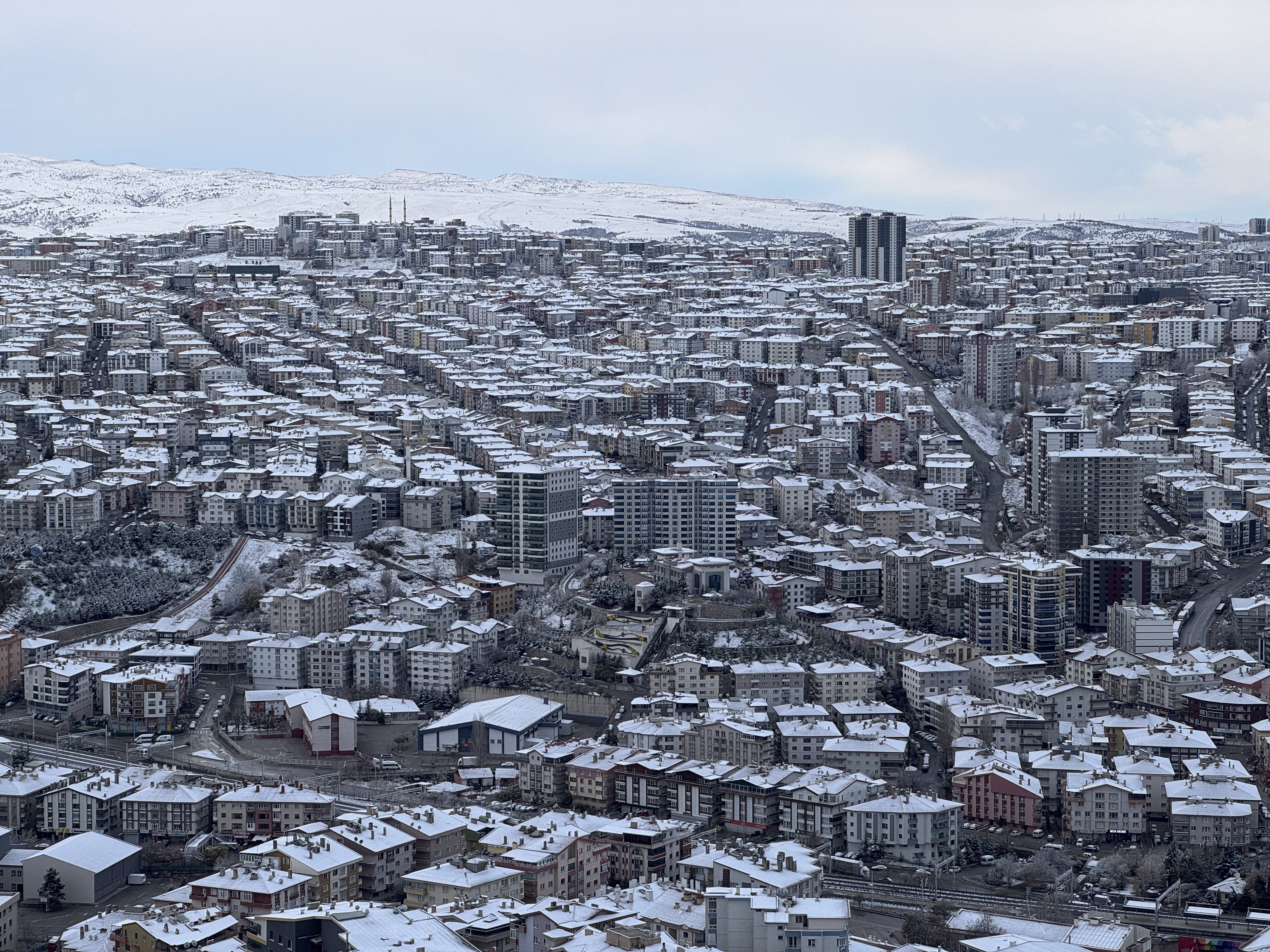 ankarada-kar-yagisi-her-yeri-beyaza-burudu-anitkabirden-muhtesem-fotograf-yenicag-32.jpg