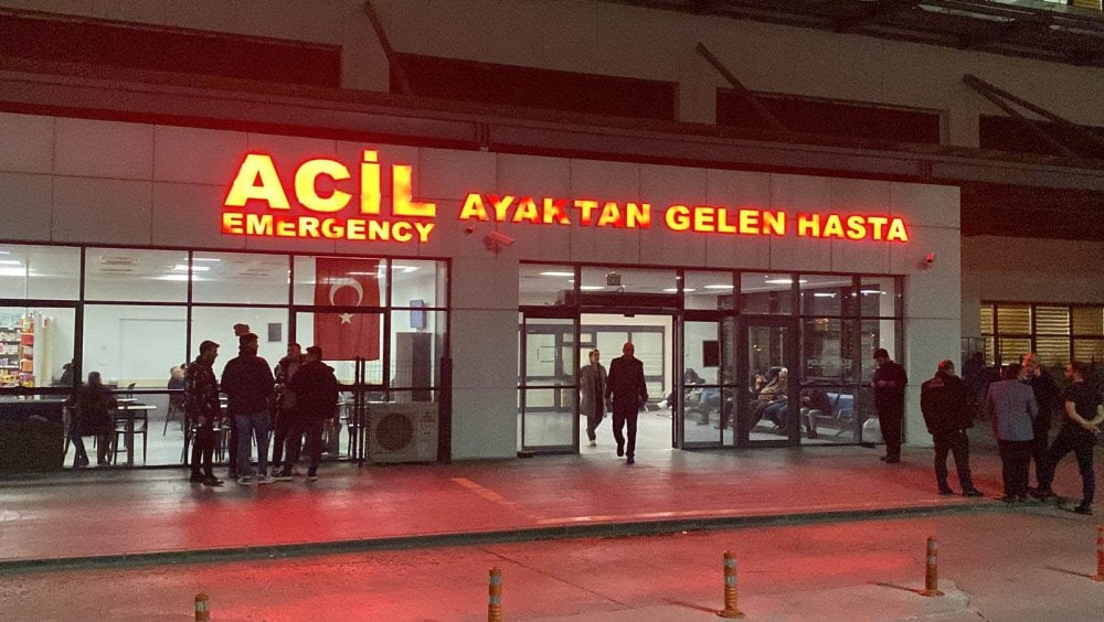 Annesinin ölümünden sorumlu tuttu: İki doktoru darp etti