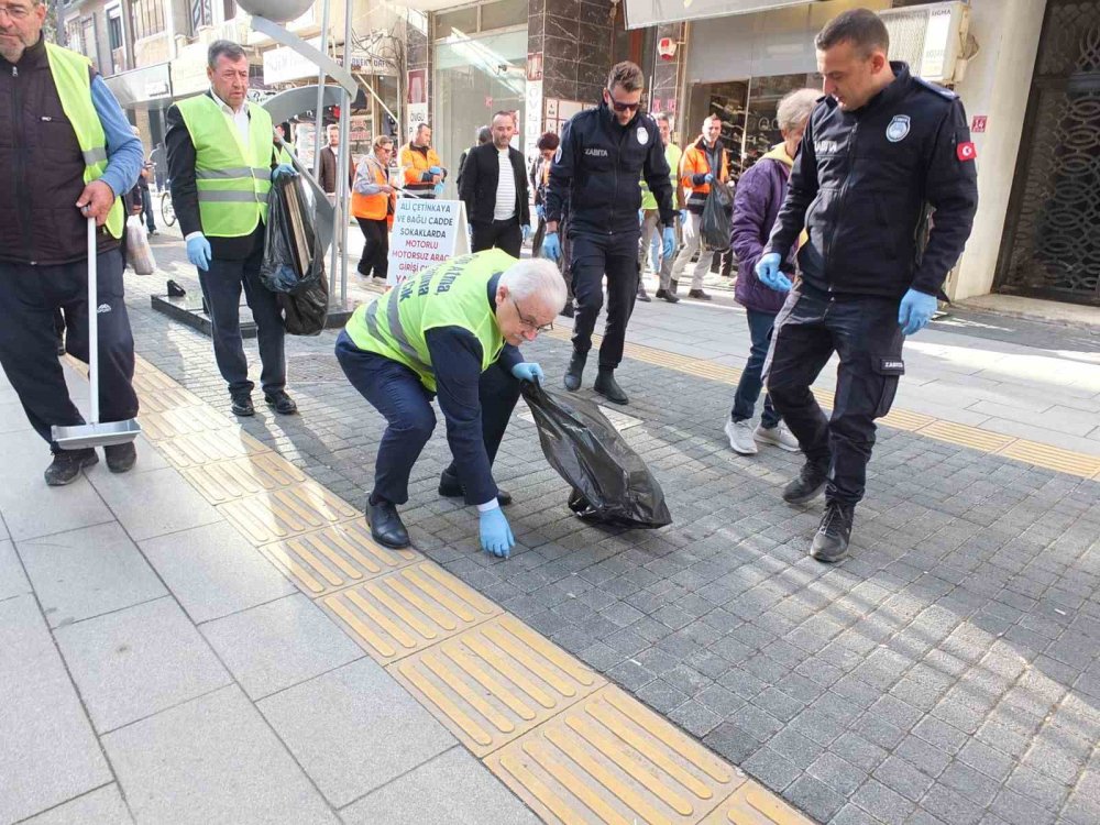 Balıkesir’de yere çöp atanlara ceza