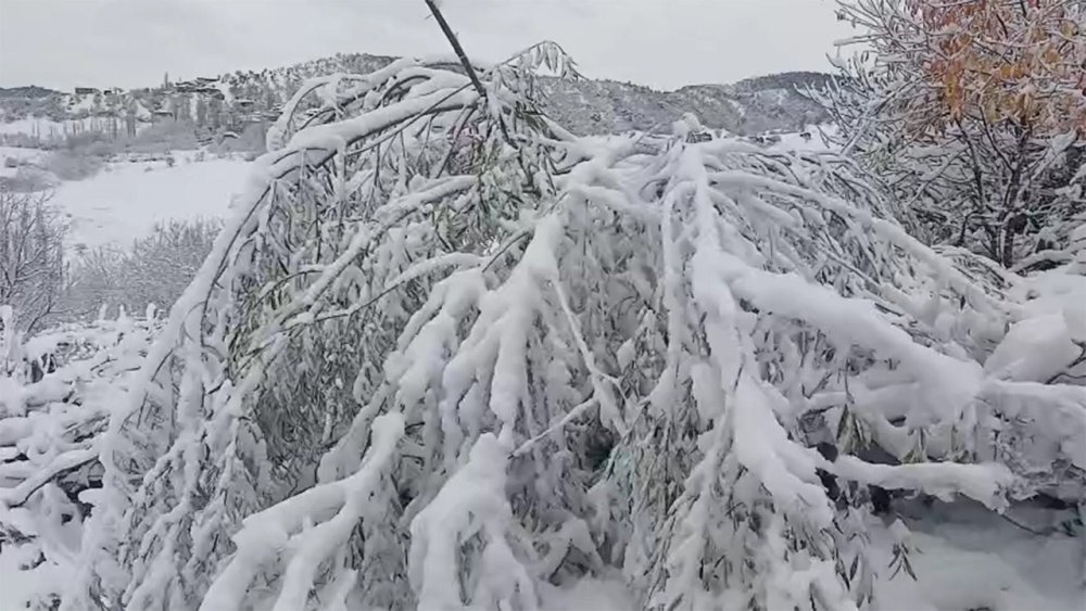 Çorum’da kar yağışı köyleri beyaza bürüdü! Kar kalınlığı 30 santimetreye ulaştı