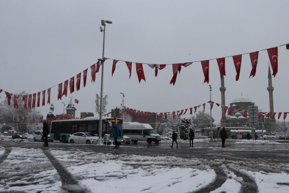 Kayseri kent merkezi, beyaz örtüyle kaplandı