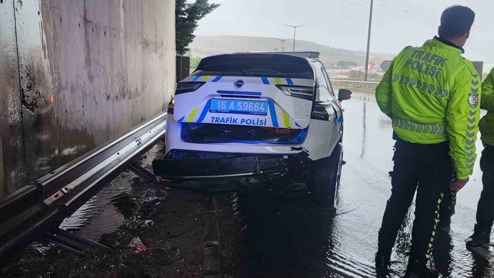 Kaza peş peşe geldi, yeni alınan emniyet cipi kullanılamaz duruma geldi